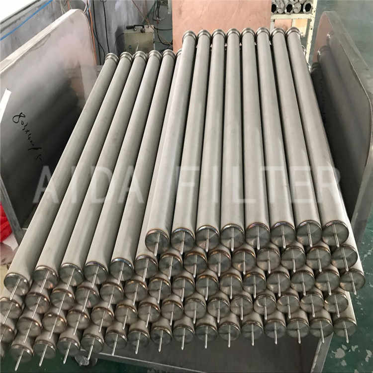 Corrosion resistant metal wire mesh filter with low temperature methanol washing